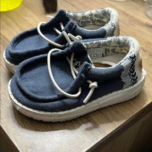 Hey Dude Kids Moccasins in Navy and Cream
